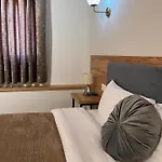 Hotel Mili *